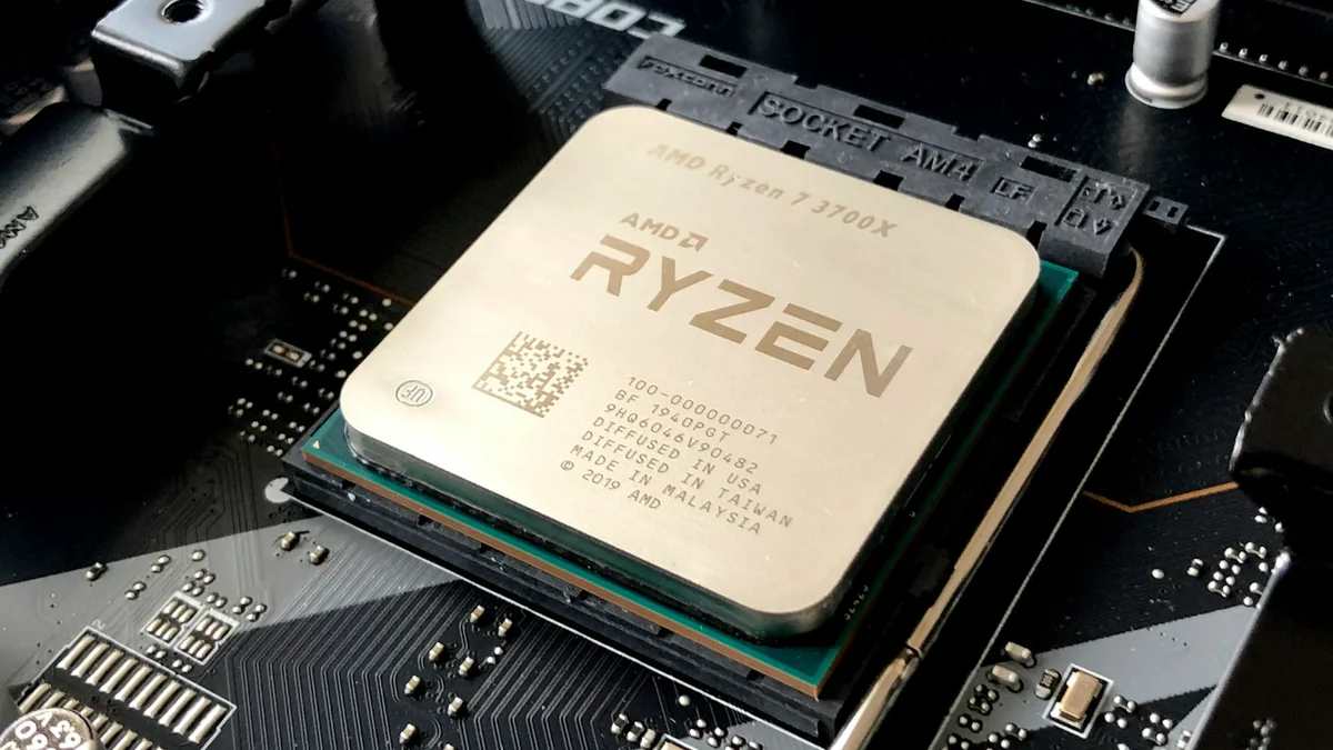 Prosesor AMD Ryzen pada motherboard komputer